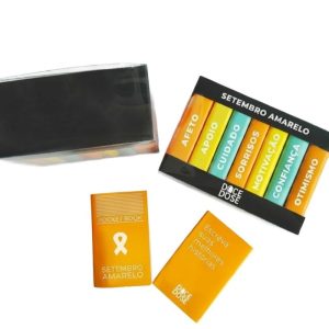Pocket Book de chocolate personalizado como brinde corporativo para campanhas de Setembro Amarelo.